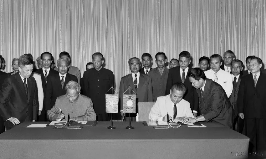 Quan hệ hữu nghị vĩ đại, đoàn kết đặc biệt và hợp tác toàn diện Việt Nam - Lào ngày càng gắn kết chiến lược- Ảnh 1. Quan hệ hữu nghị vĩ đại, đoàn kết đặc biệt và hợp tác toàn diện Việt Nam - Lào ngày càng gắn kết chiến lược- Ảnh 1.