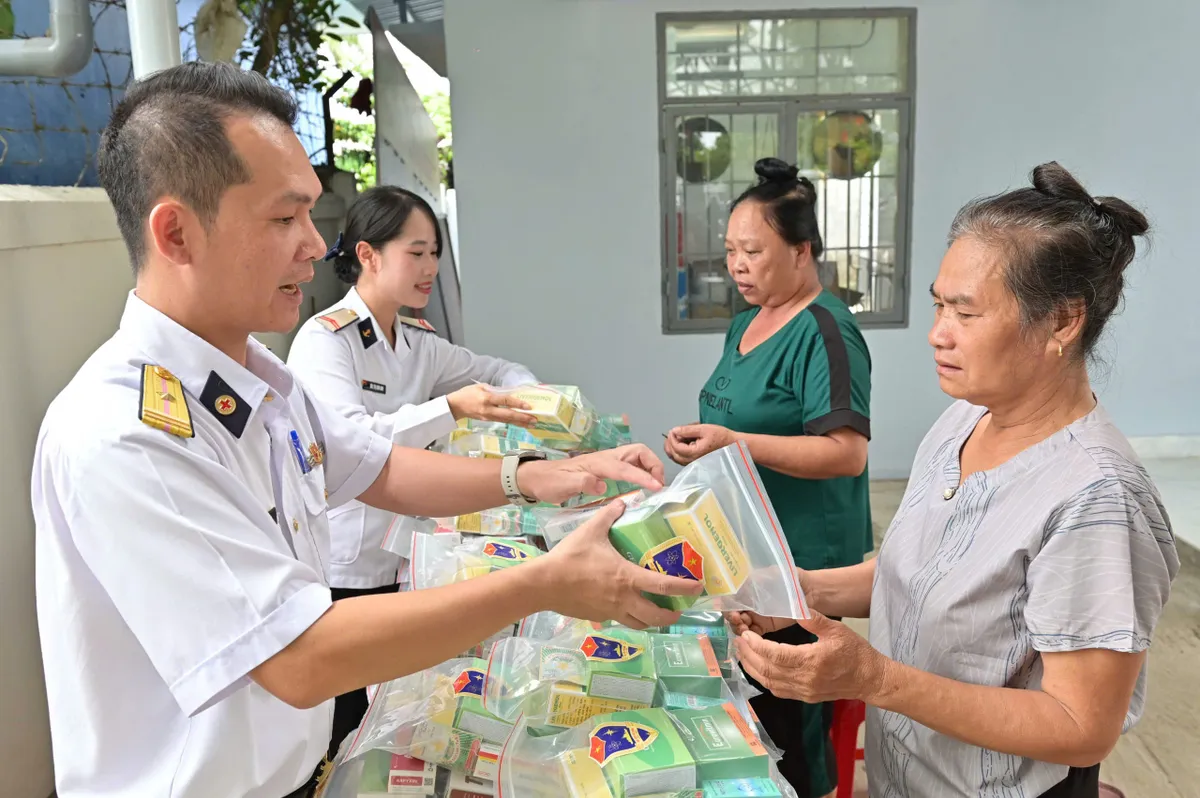 Tuổi trẻ Học viện Hải quân thắp sáng giảng đường thực tiễn tại Khánh Hòa - Ảnh 3.