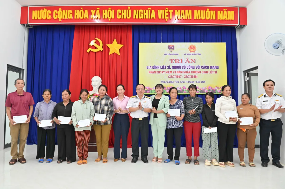 Tuổi trẻ Học viện Hải quân thắp sáng giảng đường thực tiễn tại Khánh Hòa - Ảnh 4.