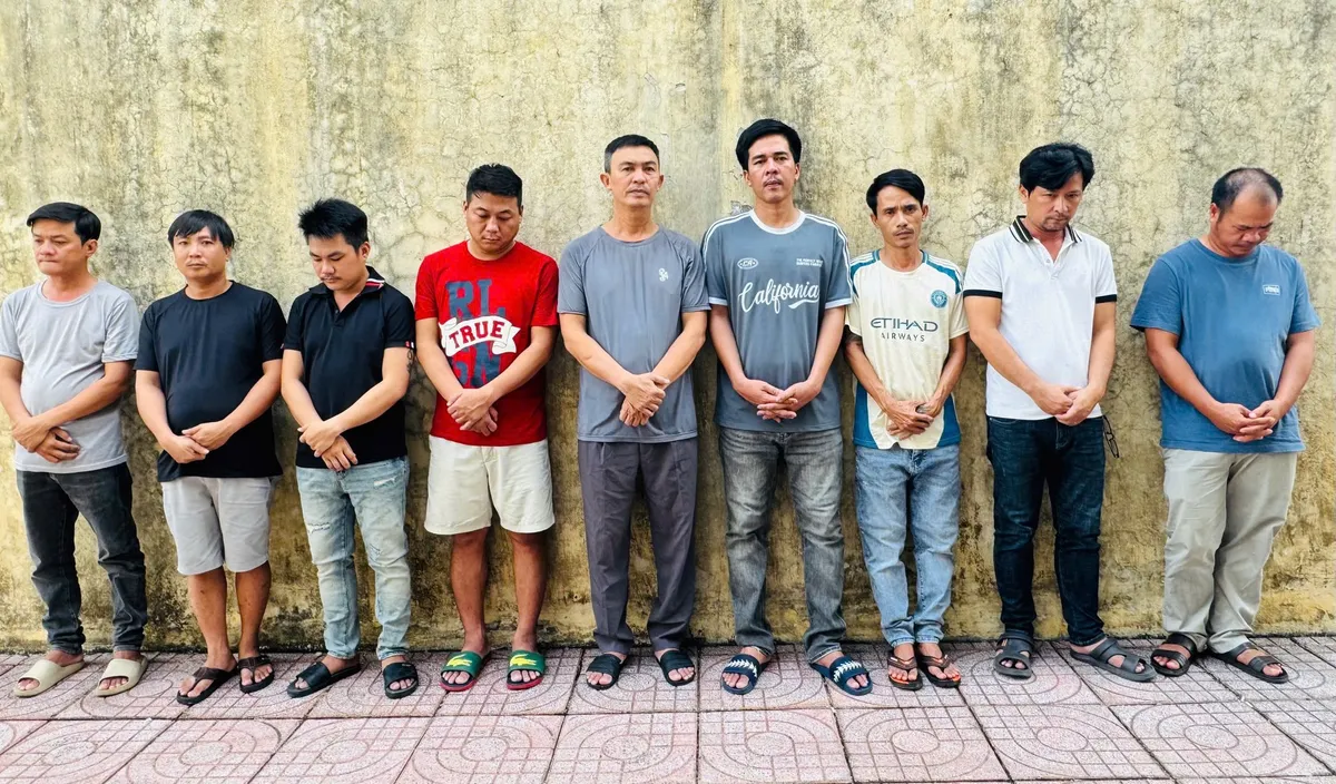 Triệt phá đường dây cá độ bóng đá hơn 200 tỷ đồng, khởi tố 9 đối tượng - Ảnh 3.