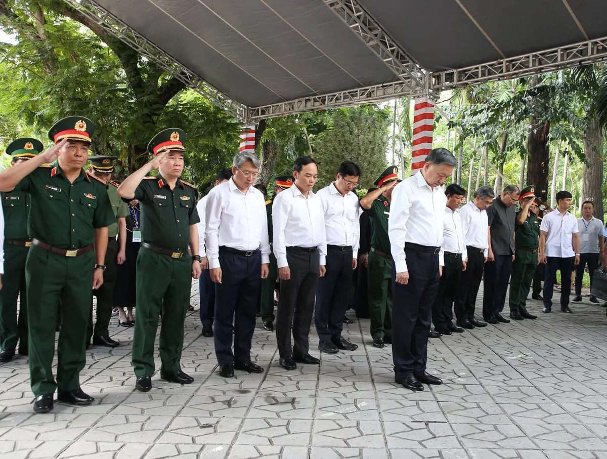 Tìm kiếm, quy tập hài cốt liệt sĩ bằng trách nhiệm và tình cảm sâu nặng nhất - Ảnh 1.