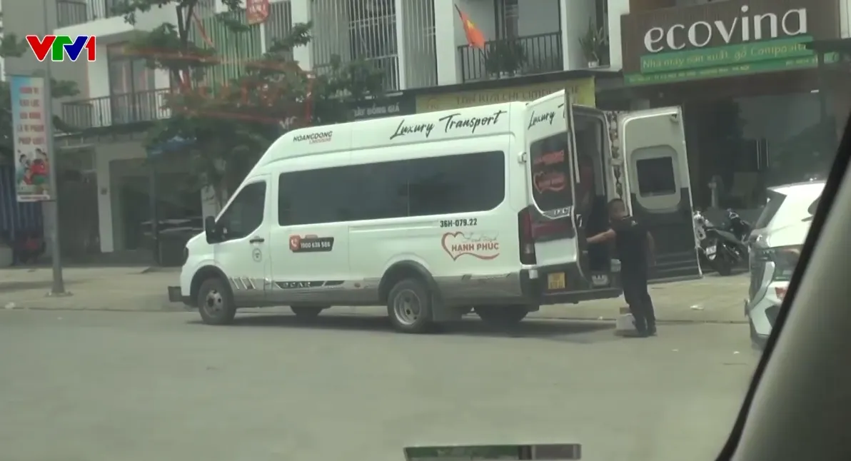 Xe ô tô không đăng ký kinh doanh vận tải nhưng vẫn chở khách thu tiền có thể bị phạt tới 14 triệu đồng - Ảnh 1.
