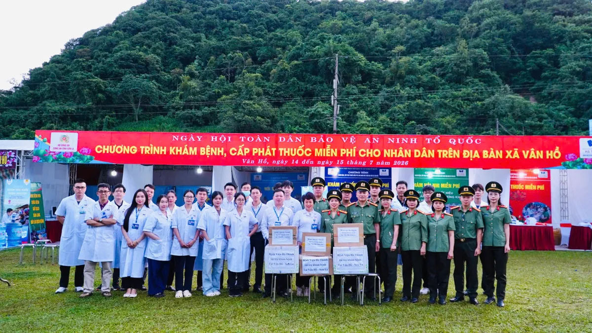 Khám sức khỏe miễn phí cho nhân dân Sơn La trong Ngày hội toàn dân bảo vệ an ninh Tổ quốc- Ảnh 2.