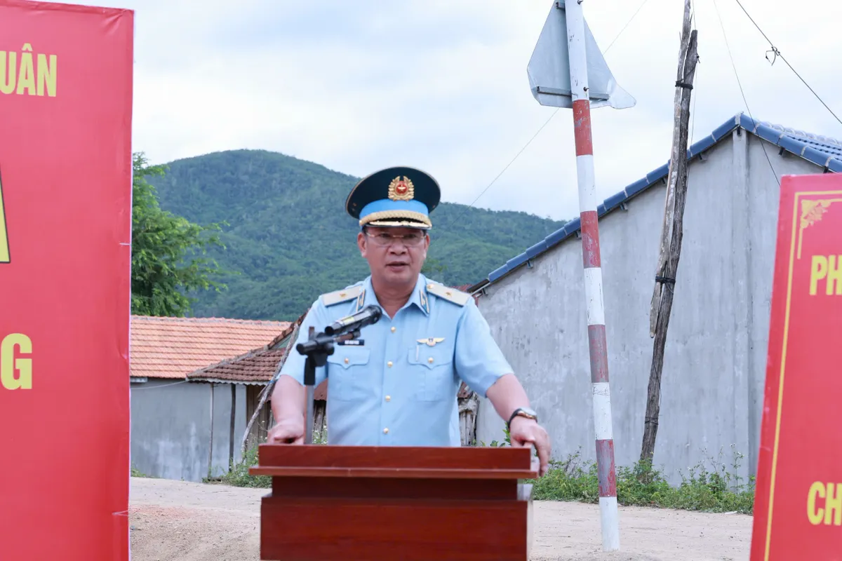 Trường Sĩ quan Không quân bàn giao nhà tình nghĩa tại Đắk Lắk - Ảnh 1.