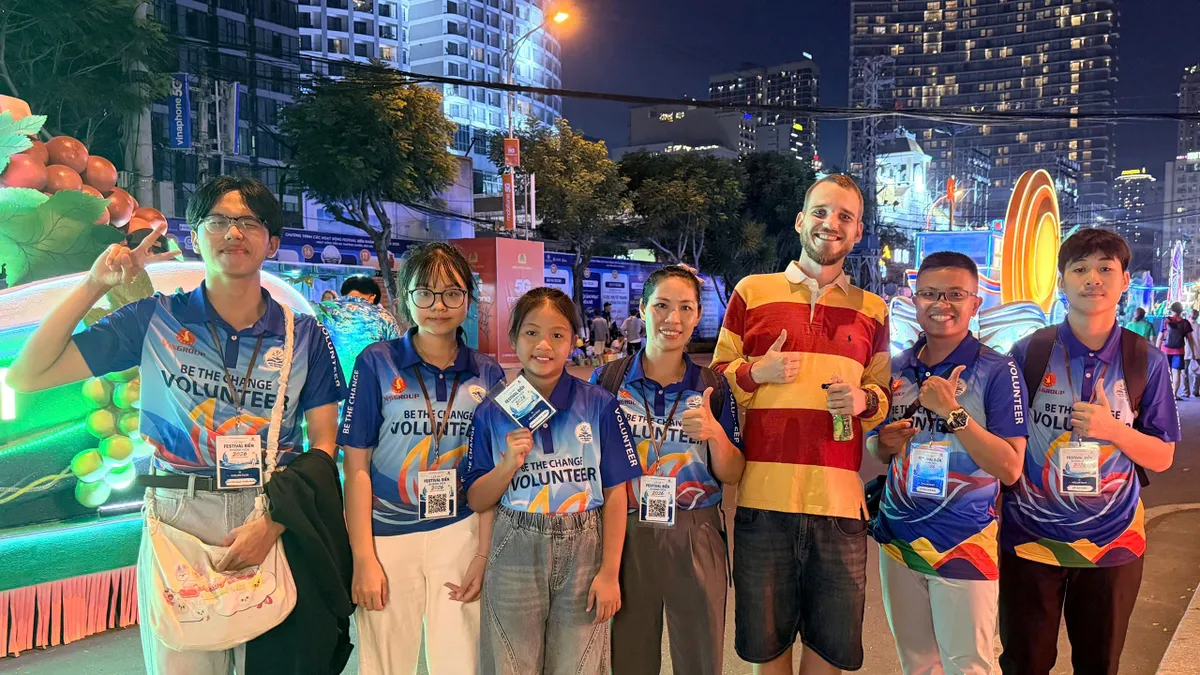 Tình nguyện viên tiếng Anh - Cầu nối văn hóa tại Festival Biển Khánh Hòa 2026 - Ảnh 5.
