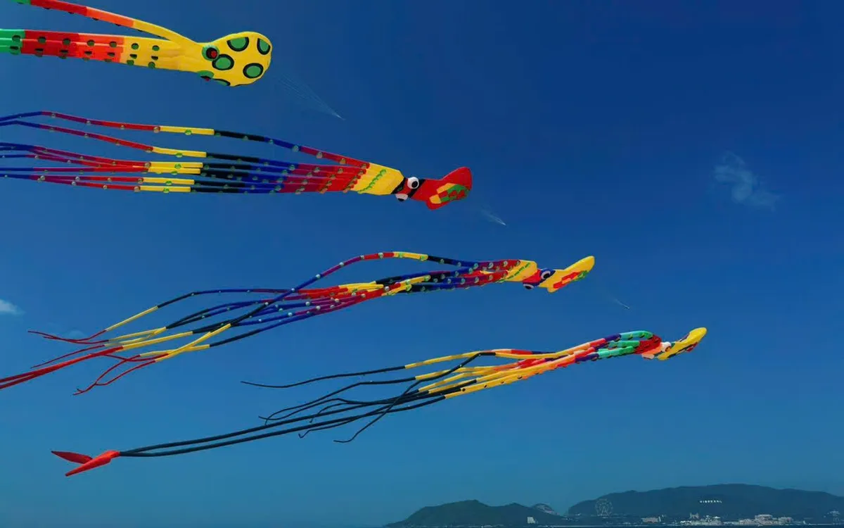 Diều khổng lồ rực rỡ bầu trời Nha Trang trong mùa Festival Biển Khánh Hòa 2026. Ảnh: Đặng Hiếu