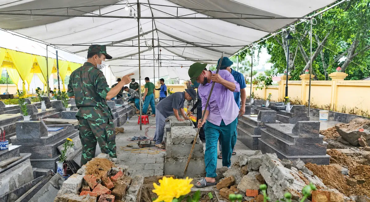 Chiến dịch 500 ng&agrave;y đ&ecirc;m: Lặng thầm những b&agrave;n tay &ldquo;ho&agrave;n nguy&ecirc;n&rdquo; phần mộ liệt sĩ tại Th&aacute;i Nguy&ecirc;n - Ảnh 4.