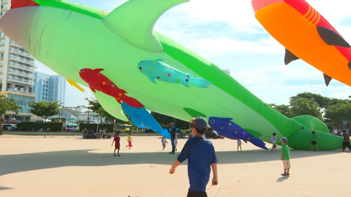 Lễ hội diều khổng lồ rực rỡ sắc màu tại festival Biển Khánh Hòa 2026- Ảnh 4. Lễ hội diều khổng lồ rực rỡ sắc màu tại festival Biển Khánh Hòa 2026- Ảnh 4.
