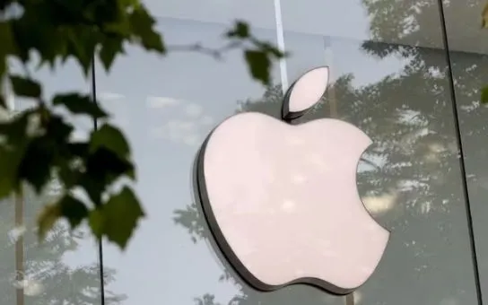 Biểu tượng Apple tại cửa hàng ở Brussels, Bỉ. (Ảnh: THX/TTXVN)