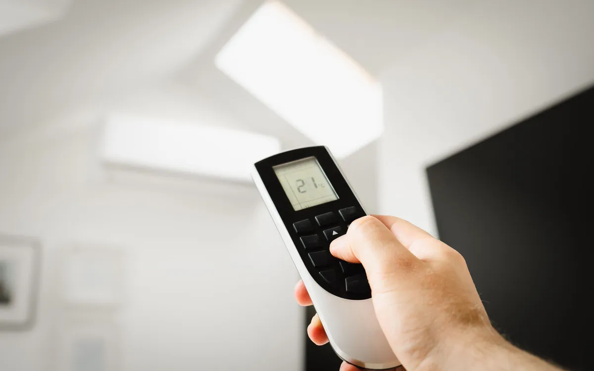 Máy điều hòa được sử dụng nhiều trong ngày nắng nóng. (Ảnh: Pexels/Jakubzerdzicki)