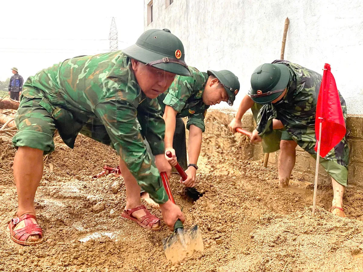 BĐBP Lai Châu dầm mưa tìm hy vọng nơi tâm lũ Mường Than - Ảnh 5.