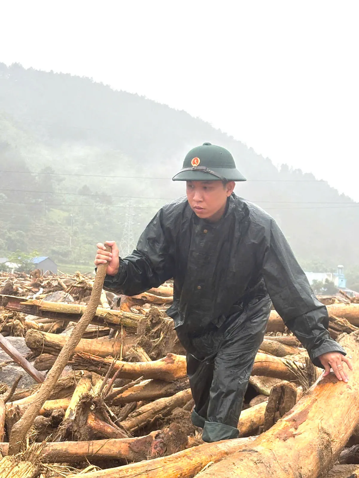 BĐBP Lai Châu dầm mưa tìm hy vọng nơi tâm lũ Mường Than - Ảnh 9.