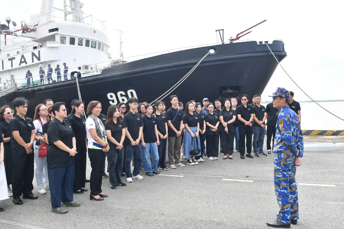 Lữ đo&agrave;n 125 phối hợp tổ chức Chương tr&igrave;nh &ldquo;Về nguồn th&aacute;ng 7 &ndash; Huyền thoại đường Hồ Ch&iacute; Minh tr&ecirc;n biển&rdquo; - Ảnh 1.