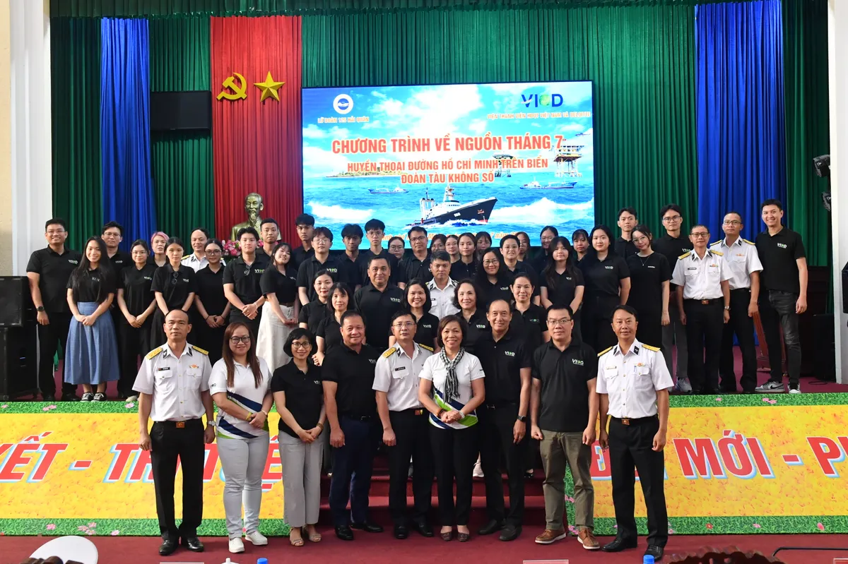 Lữ đo&agrave;n 125 phối hợp tổ chức Chương tr&igrave;nh &ldquo;Về nguồn th&aacute;ng 7 &ndash; Huyền thoại đường Hồ Ch&iacute; Minh tr&ecirc;n biển&rdquo; - Ảnh 3.
