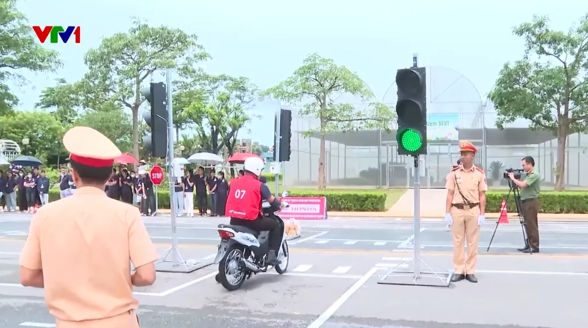 Đào tạo lại kỹ năng cho người có giấy phép lái xe - Phòng ngừa tai nạn giao thông từ gốc - Ảnh 1.