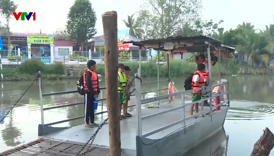 Lão nông nghèo lặng lẽ chèo đò miễn phí suốt 40 năm - Ảnh 1.
