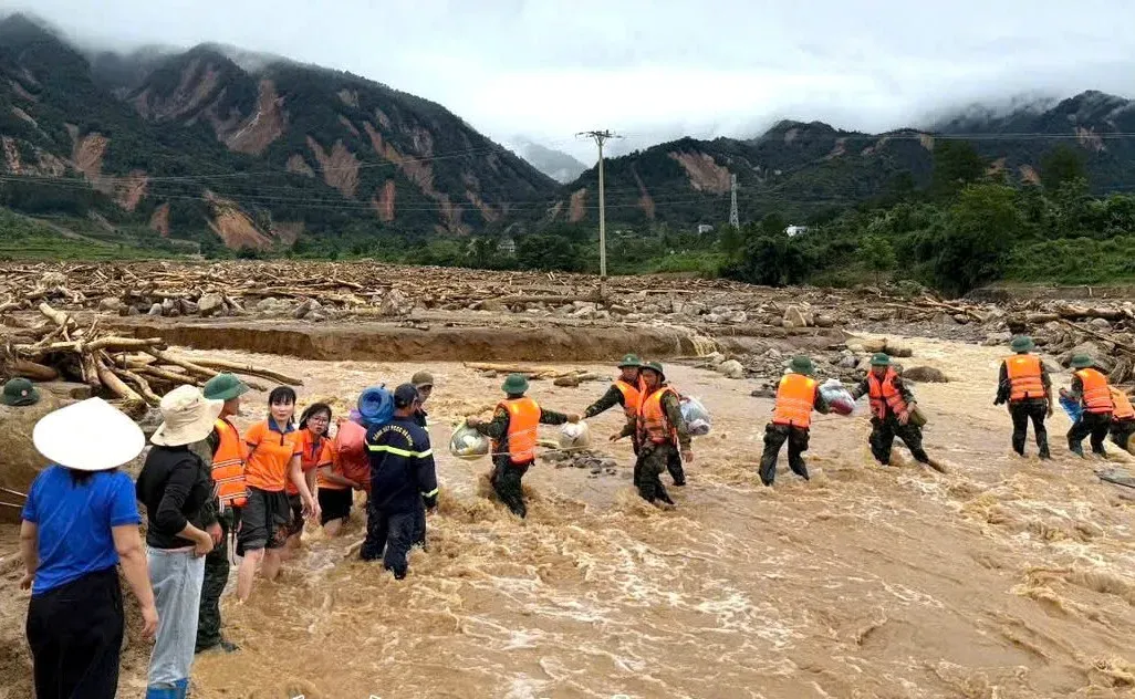 Mưa lũ tại tại miền núi phía Bắc làm 4 người chết, 118 ngôi nhà bị sập và hư hỏng - Ảnh 1.