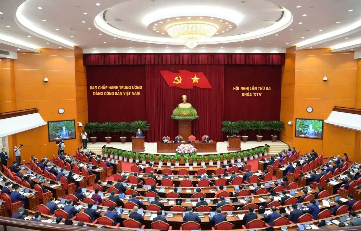 Ngày làm việc đầu tiên của Hội nghị Trung ương lần thứ ba - Ảnh 1.