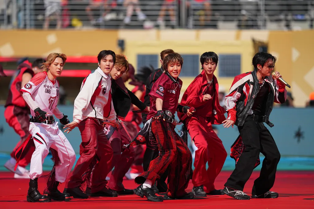 Madonna, Shakira, Justin Bieber và BTS khuấy động Halftime show của FIFA World Cup 2026™ - Ảnh 2.