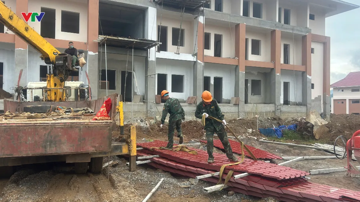 Bộ CHQS tỉnh Sơn La tăng tốc đưa trường học vùng biên về đích - Ảnh 2.