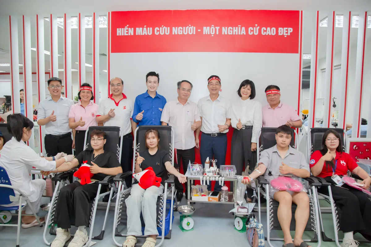 Giọt hồng tri &acirc;n - Lan toả l&ograve;ng biết ơn bằng m&oacute;n qu&agrave; sự sống- Ảnh 1.