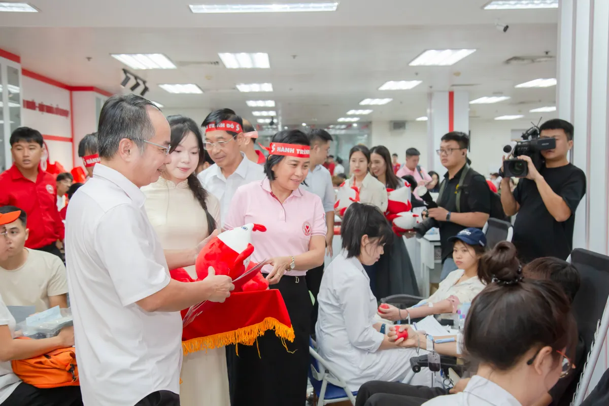 Giọt hồng tri &acirc;n - Lan toả l&ograve;ng biết ơn bằng m&oacute;n qu&agrave; sự sống- Ảnh 4.