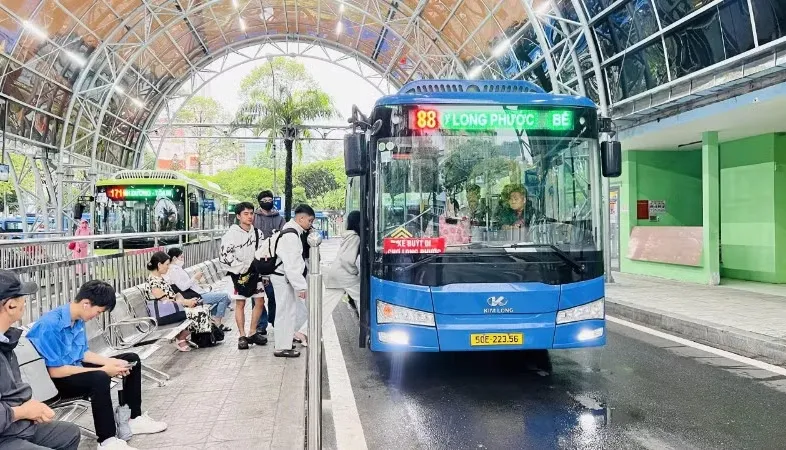 Khách đi xe buýt tăng mạnh khi TP Hồ Chí Minh miễn phí vé - Ảnh 1.