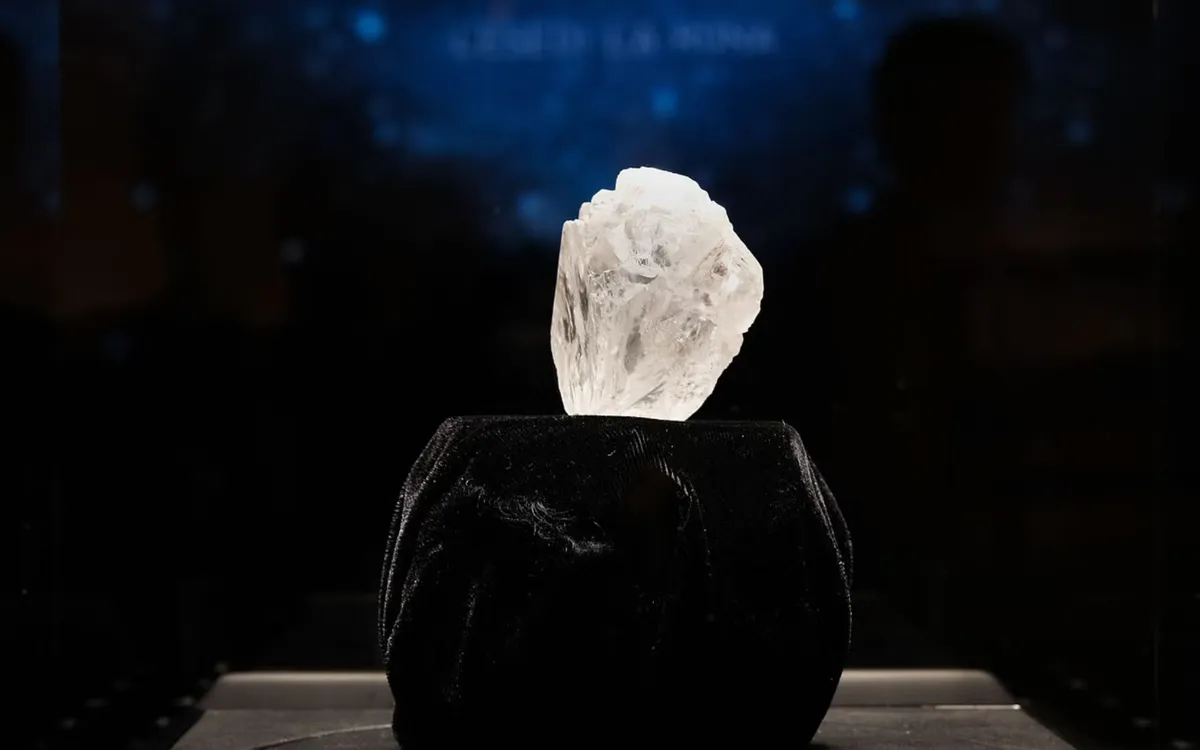 Viên kim cương Lesedi La Rona nặng 1.111 carat được phát hiện tại mỏ Karowe ở Botswana vào năm 2015 và được bán với giá 53 triệu USD vào năm 2017. (Ảnh: Getty Images)
