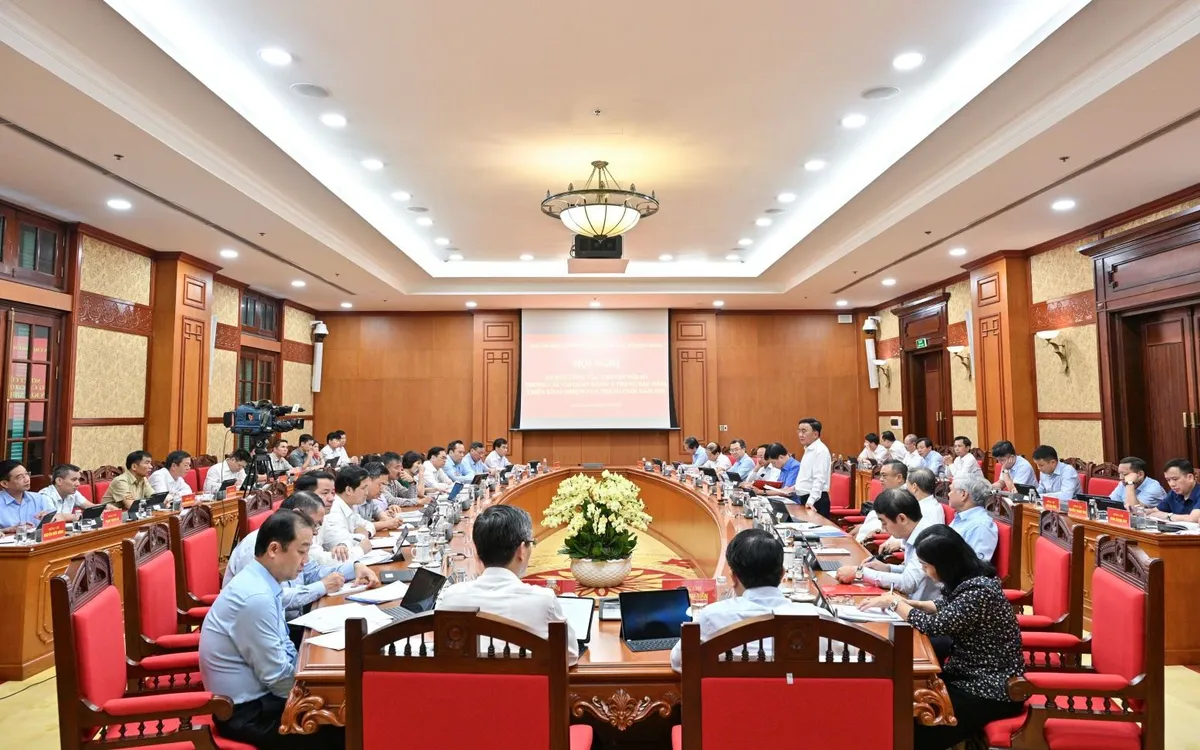 Thường trực Ban Bí thư Trần Cẩm Tú, Trưởng Ban Chỉ đạo chuyển đổi số trong các cơ quan đảng chủ trì Hội nghị sơ kết công tác chuyển đổi số trong các cơ quan đảng 6 tháng đầu năm và triển khai nhiệm vụ trọng tâm 6 tháng cuối năm 2026. Ảnh: Cổng TTĐT Đảng Cộng sản Việt Nam