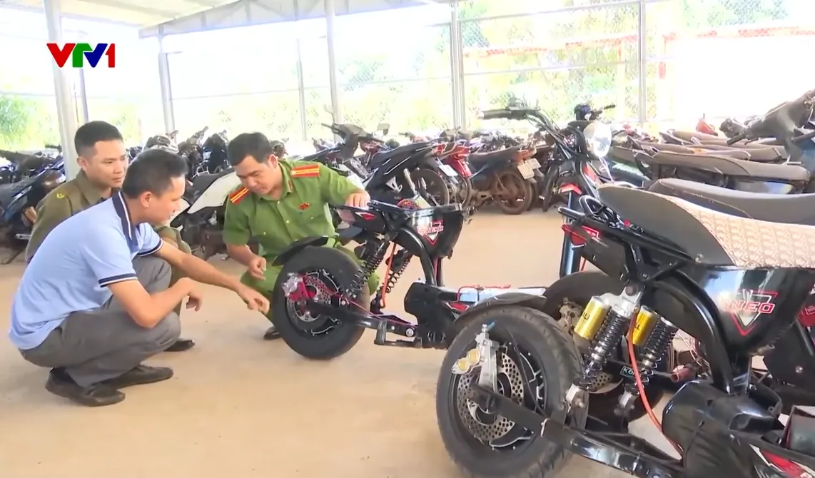 Lưu &yacute; cần biết khi mua xe điện cho học sinh - Ảnh 1.
