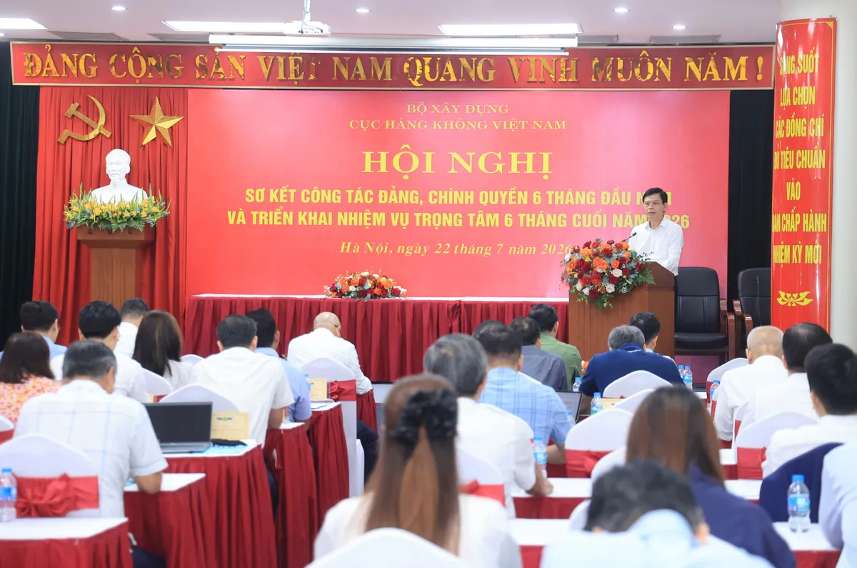 Hơn 45 triệu lượt h&agrave;nh kh&aacute;ch đi m&aacute;y bay trong 6 th&aacute;ng - Ảnh 1.