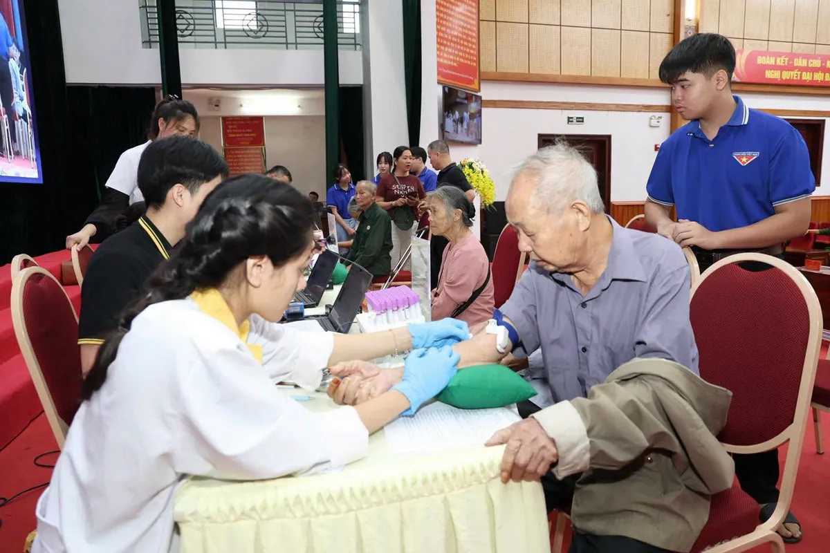 Tuyên Quang phát động cao điểm thu nhận gần 4.000 mẫu ADN thân nhân liệt sĩ - Ảnh 4.