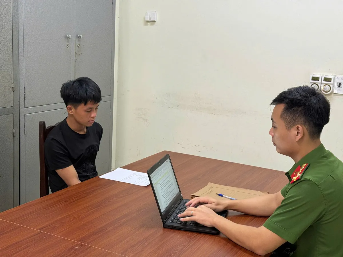 Nam thanh niên đột nhập nhà dân trong đêm, dùng dao khống chế 3 mẹ con cướp tài sản - Ảnh 3.