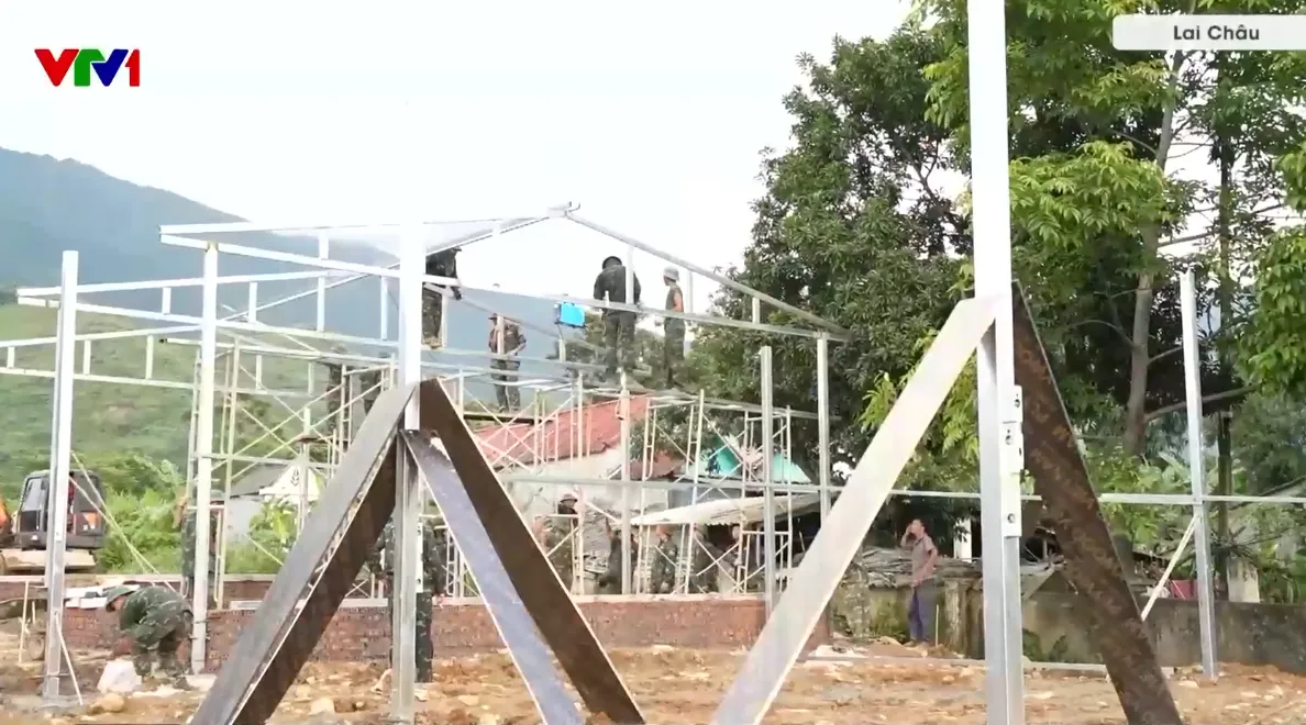 Chạy đua x&acirc;y dựng khu t&aacute;i định cư cho người d&acirc;n Mường Than, ho&agrave;n th&agrave;nh trước 20/8 - Ảnh 1.