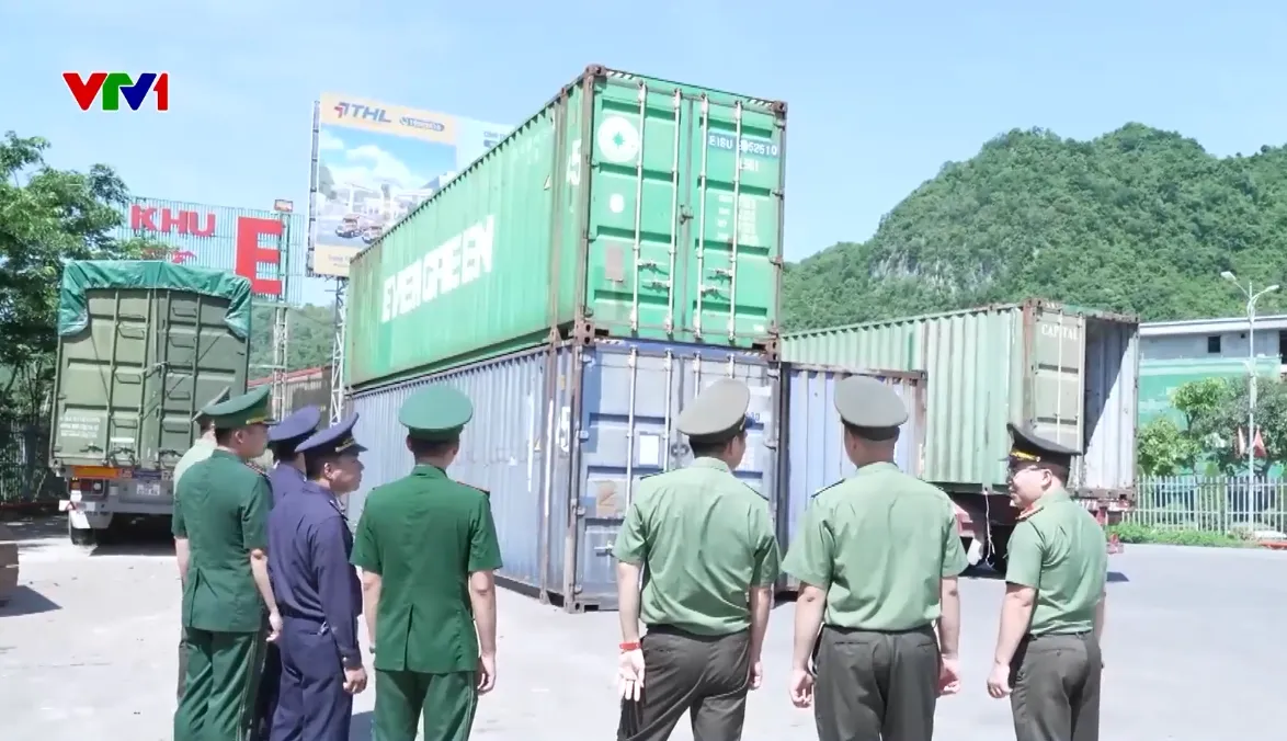 Triệt ph&aacute; đường d&acirc;y vận chuyển 84 tấn quặng c&oacute; chứa chất ph&oacute;ng xạ - Ảnh 1.