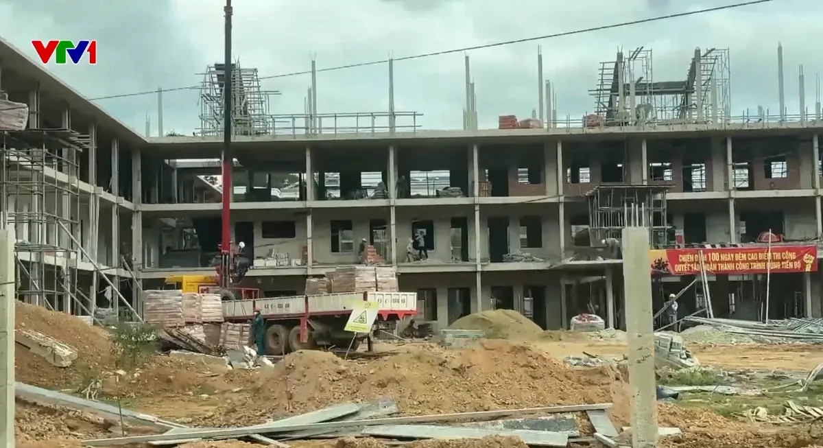 Bộ đội gi&uacute;p x&acirc;y trường giữa n&uacute;i rừng T&acirc;y Giang - Ảnh 1.