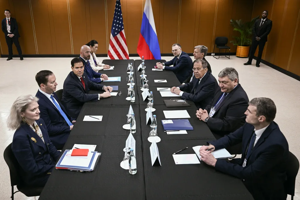 Nga, Mỹ t&igrave;m giải ph&aacute;p chấm dứt xung đột ở Ukraine- Ảnh 1.