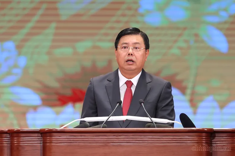 Thủ tướng: Chăm lo người c&oacute; c&ocirc;ng với c&aacute;ch mạng l&agrave; chủ trương nhất qu&aacute;n, thể hiện t&iacute;nh nh&acirc;n văn s&acirc;u sắc - Ảnh 2.