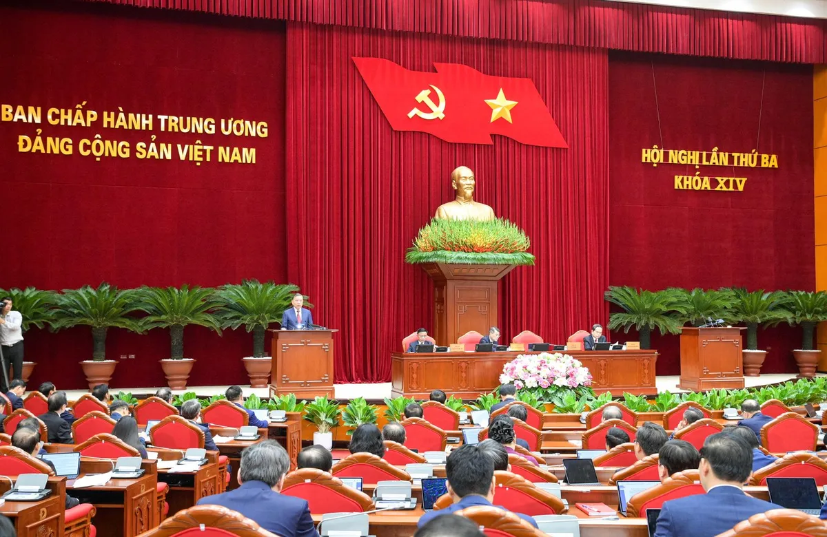 Ng&agrave;y l&agrave;m việc thứ tư Hội nghị lần thứ ba Ban Chấp h&agrave;nh Trung ương Đảng kh&oacute;a XIV - Ảnh 1.