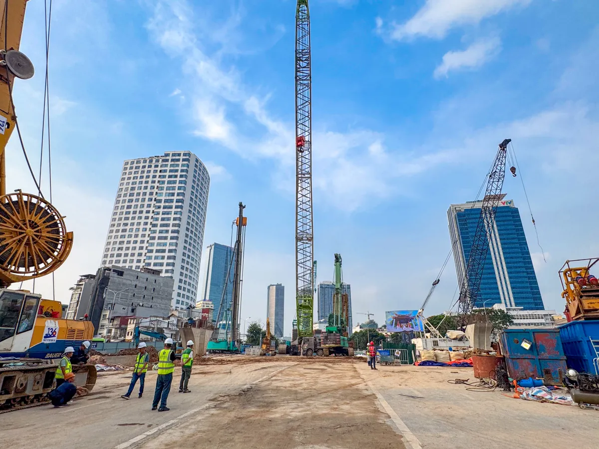 H&agrave; Nội: Tuyến đường sắt đ&ocirc; thị số 5 ch&iacute;nh thức thi c&ocirc;ng ngầm - Ảnh 1.
