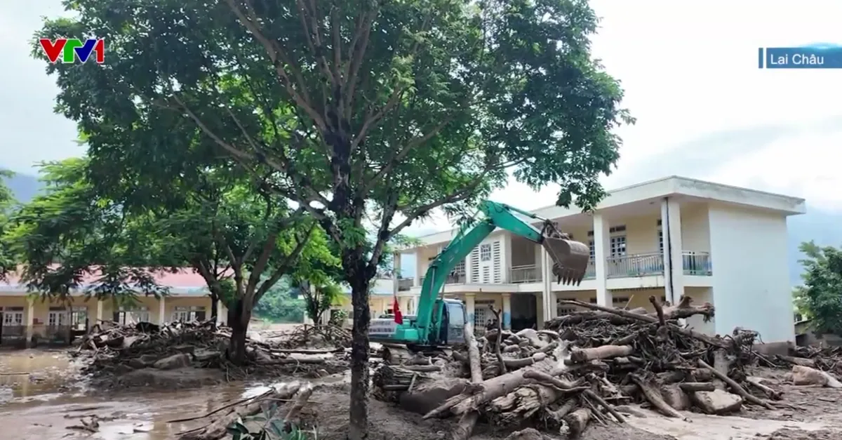 Nhiều đội cứu hộ thiện nguyện đưa máy móc hạng nặng hỗ trợ vùng lũ Lai Châu- Ảnh 3.