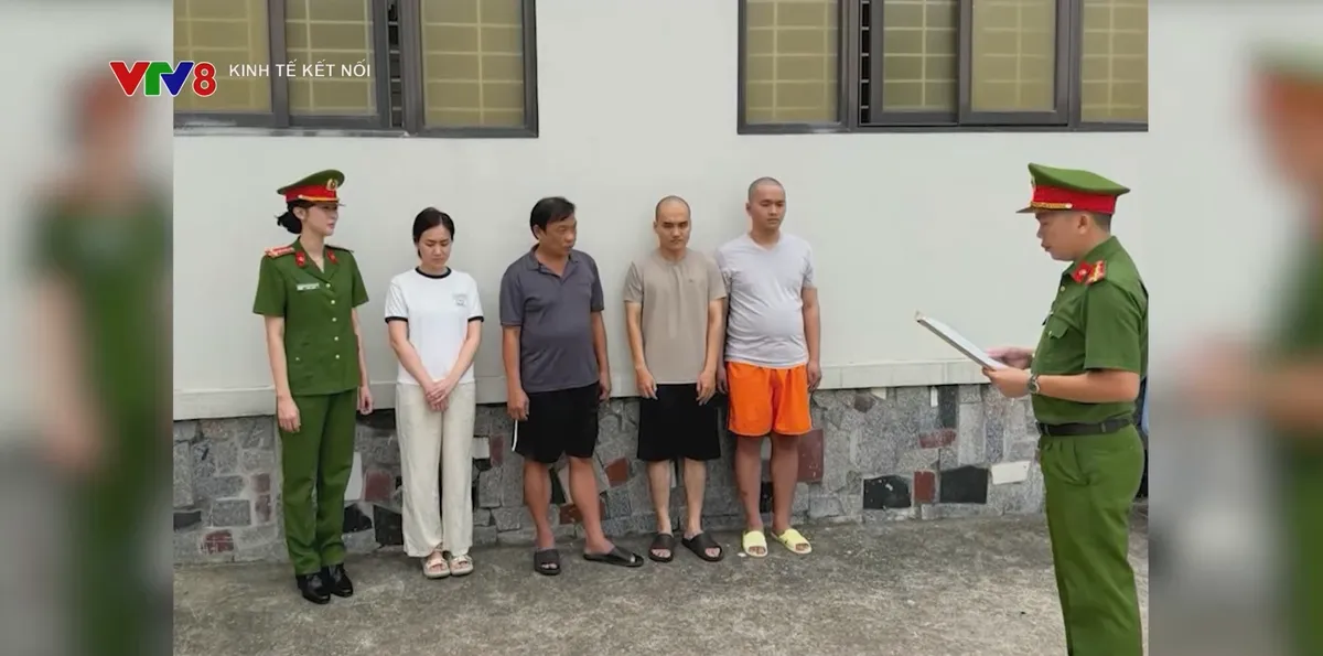 Hơn 3.400 viên kim cương lậu tuồn vào hệ thống bán lẻ SJC- Ảnh 1. Hơn 3.400 viên kim cương lậu tuồn vào hệ thống bán lẻ SJC- Ảnh 1.