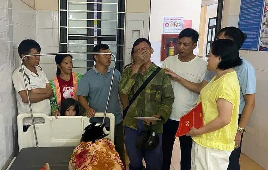Điện Bi&ecirc;n: Ba mẹ con đi l&agrave;m nương về bị s&eacute;t đ&aacute;nh, 2 con tử vong - Ảnh 1.