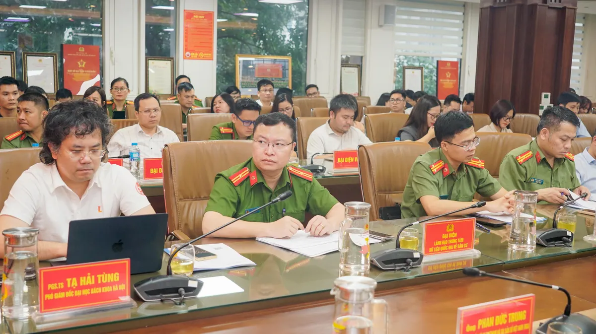 Hội thảo g&oacute;p &yacute; x&acirc;y dựng ứng dụng định danh quốc gia VNeID v&agrave; ho&agrave;n thiện Luật Định danh, x&aacute;c thực điện tử - Ảnh 1.