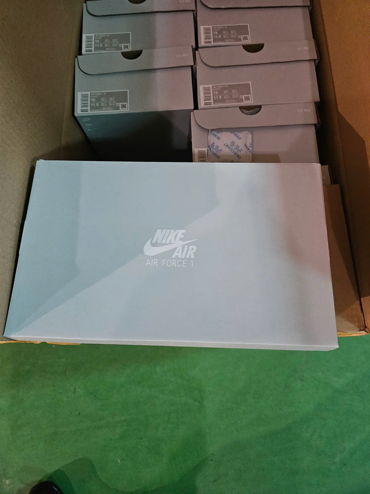 Phát hiện nhà máy sản xuất số lượng lớn giày giả mạo nhãn hiệu NIKE xuất khẩu vào Hoa Kỳ tại TP Hồ Chí Minh - Ảnh 3.
