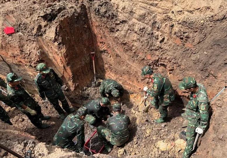 Tìm thấy 1 bộ hài cốt liệt sĩ và 3 bộ hài cốt tập thể tại Công viên Lê Thị Riêng - Ảnh 1.