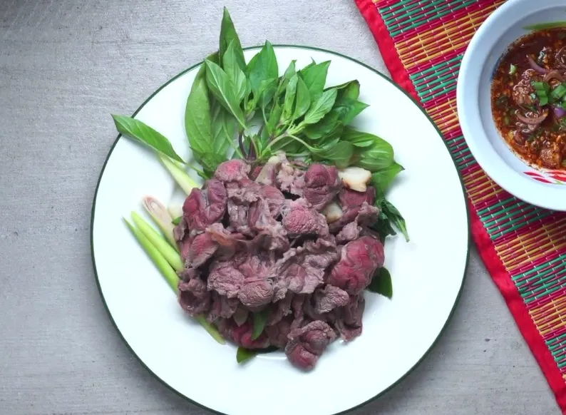 C&aacute;c m&oacute;n thịt c&oacute; thể l&agrave;m tăng nguy cơ tổn thương ni&ecirc;m mạc dạ d&agrave;y, g&acirc;y hại sức khỏe.- Ảnh 5.