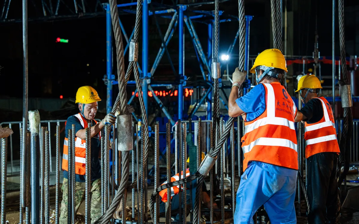 Công trường thi công tuyến Metro số 5. (ảnh: MRB)