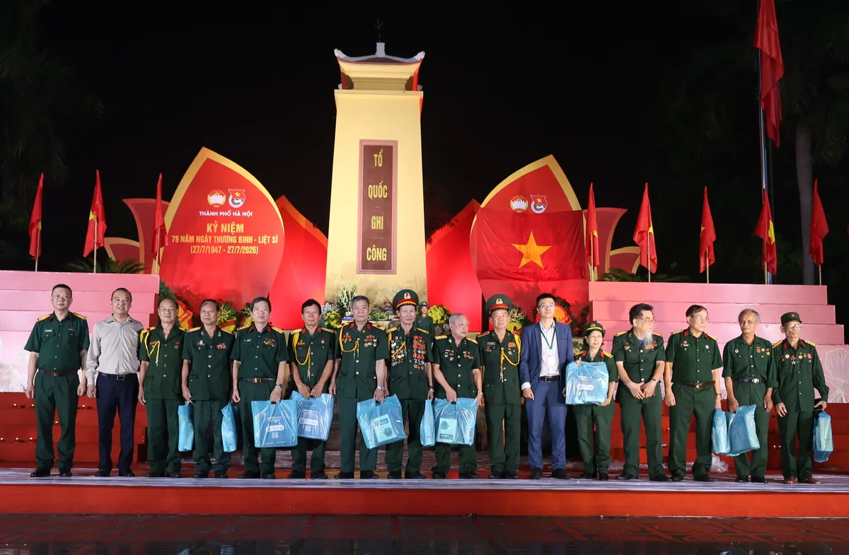 "Thắp hương tri &acirc;n 2026": S&aacute;ng m&atilde;i t&igrave;nh đất nước, khắc ghi l&ograve;ng biết ơn c&aacute;c Anh h&ugrave;ng liệt sĩ - Ảnh 10.