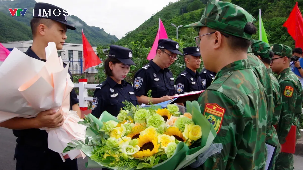 Lai Ch&acirc;u - V&acirc;n Nam tuần tra li&ecirc;n hợp, tăng cường bảo vệ bi&ecirc;n giới - Ảnh 1.